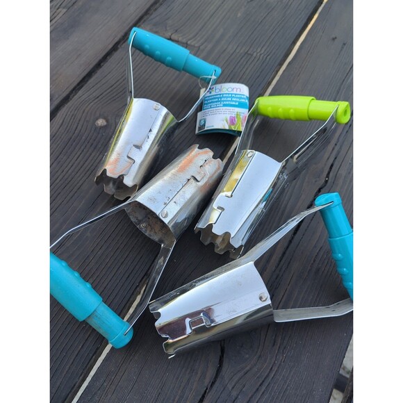 2 Adjustable Bulb Planters by Boom - Gardening Bulb Blanders, Squeeze Handle - Picture 3 of 12